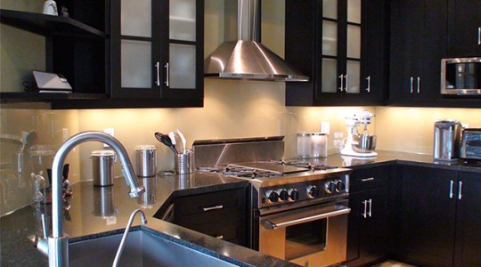 Bạn nên chọn dụng cụ bếp nhà hàng khách sạn có kích thước phù hợp với quy mô?